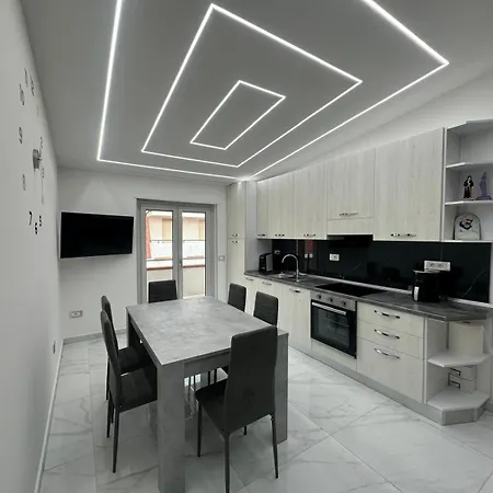 Noemi Luxury - Marina *