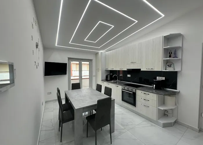 Noemi Luxury - Marina *