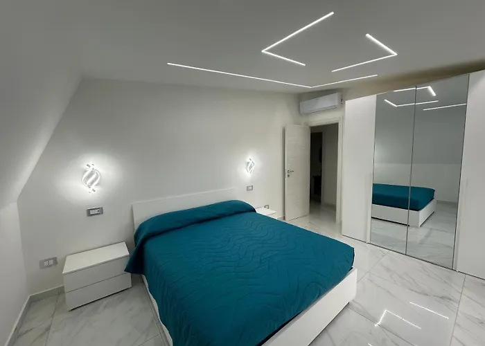 Noemi Luxury - Marina *