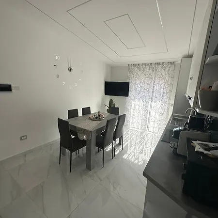 Noemi Luxury - Marina *