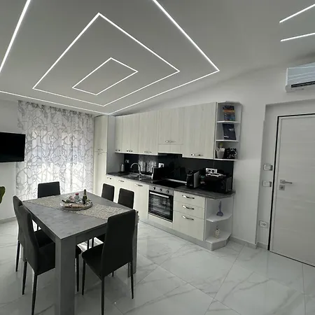 Noemi Luxury - Marina Apartment