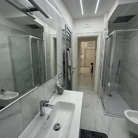Noemi Luxury - Marina *